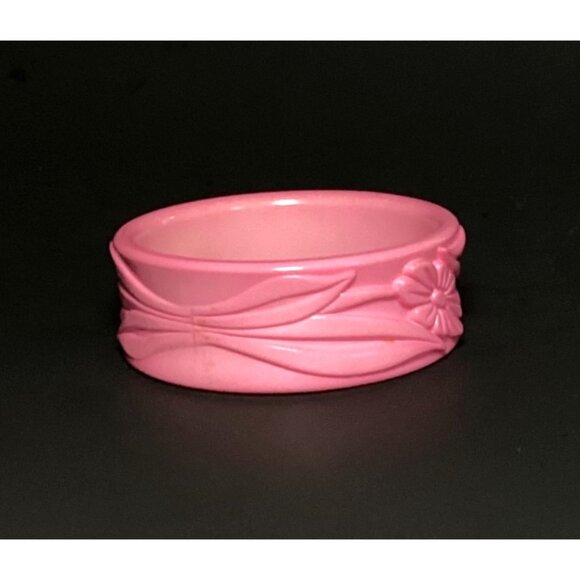 1960s Wide Pink Flower Power Lucite Bangle Bracelet Carved Style - Picture 5 of 7